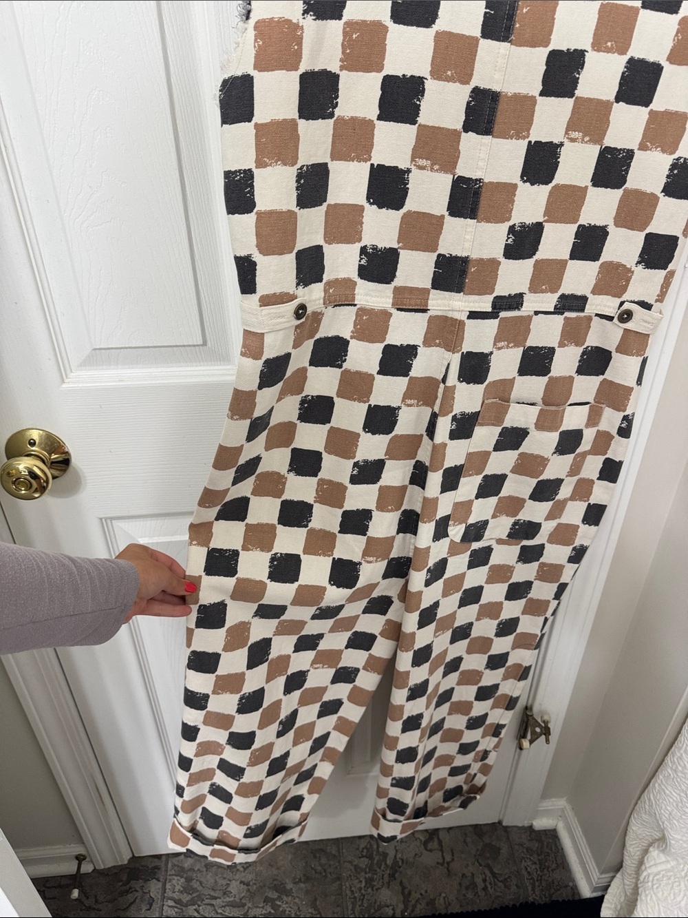 Sleeveless Checker Jumpsuit in Cream, Black & Brown - Picture 7 of 10